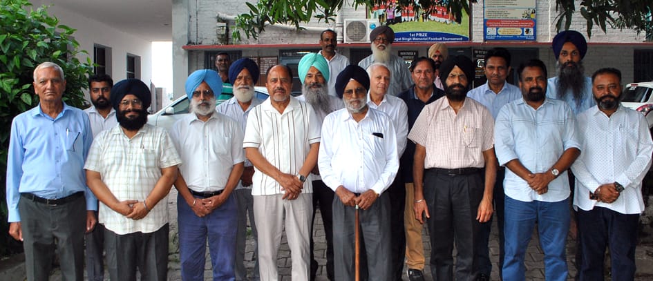 ਪ੍ਰਿੰਸੀਪਲ ਹਰਭਜਨ ਸਿੰਘ ਯਾਦਗਾਰੀ ਫੁੱਟਬਾਲ ਟੂਰਨਾਮੈਂਟ ਦੀਆਂ ਤਿਆਰੀਆਂ ਸ਼ੁਰੂ ਜੇਤੂ ਕਲੱਬ ਨੂੰ 3 ਲੱਖ ਦਾ ਨਗਦ ਇਨਾਮ ਮਿਲੇਗਾ - ਕੁਲਵੰਤ ਸਿੰਘ ਸੰਘਾ